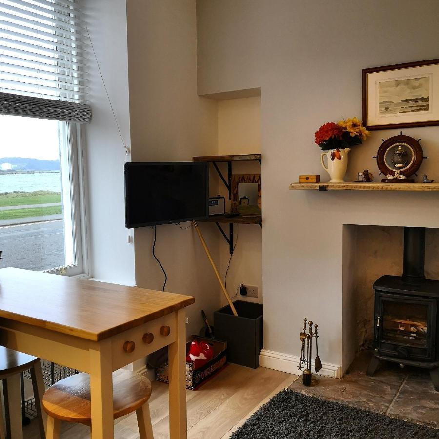 Beside The Bay Apartment Millport Exterior photo